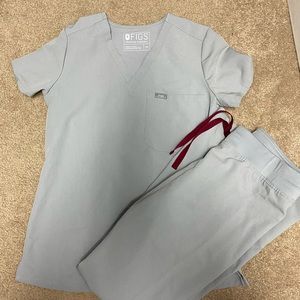FIGS scrub set